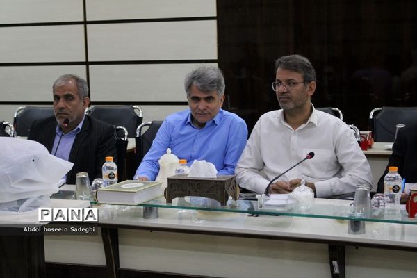 جلسه ستاد ثبت‌نام استانی و شورای معاونان اداره‌کل آموزش و پرورش استان بوشهر