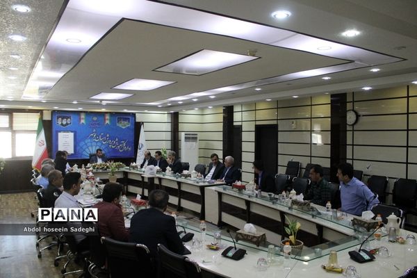 جلسه ستاد ثبت‌نام استانی و شورای معاونان اداره‌کل آموزش و پرورش استان بوشهر