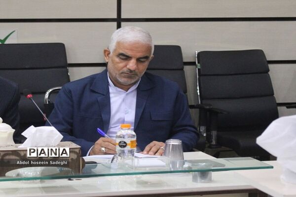 جلسه ستاد ثبت‌نام استانی و شورای معاونان اداره‌کل آموزش و پرورش استان بوشهر