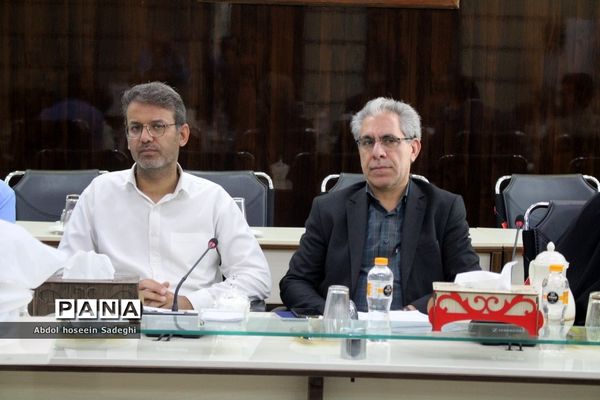 جلسه ستاد ثبت‌نام استانی و شورای معاونان اداره‌کل آموزش و پرورش استان بوشهر