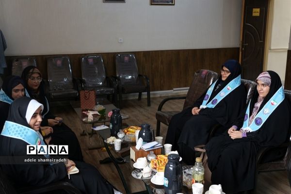 جلسه هیات رئیسه مجلس دانش‌آموزی دختران استان خراسان‌ رضوی در محل سازمان دانش‌ آموزی