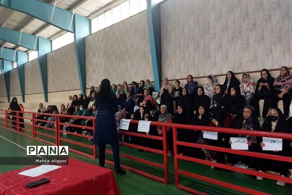 برگزاری کارگاه روانشناسی در سالن ورزشی بانوان قرچک