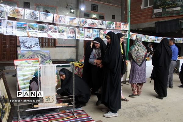 نمایشگاه صنایع‌ دستی در گلوگاه