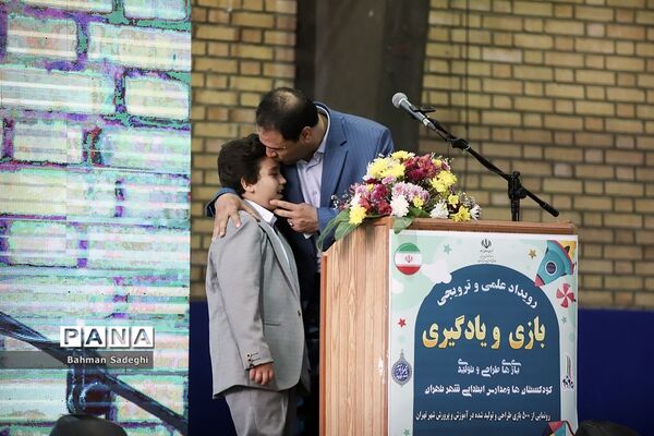 نمایشگاه دستاوردهای توانمندی دانش‌آموزان و معلمان شهر تهران