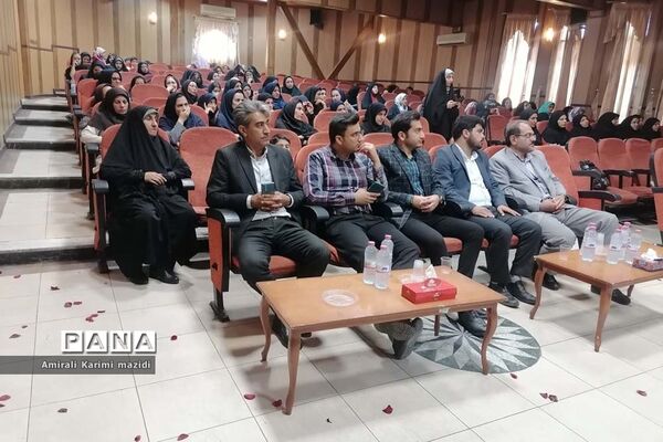 آیین تجلیل از مربیان سازمان دانش‌آموزی ناحیه 3 شیراز
