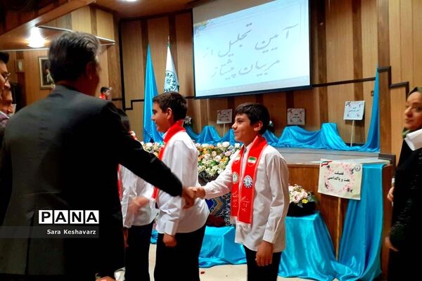 آیین تجلیل از مربیان سازمان دانش‌آموزی ناحیه 3 شیراز