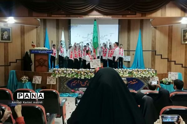 آیین تجلیل از مربیان سازمان دانش‌آموزی ناحیه 3 شیراز