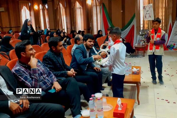 آیین تجلیل از مربیان سازمان دانش‌آموزی ناحیه 3 شیراز