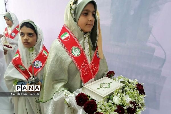 آیین تجلیل از مربیان سازمان دانش‌آموزی ناحیه 3 شیراز