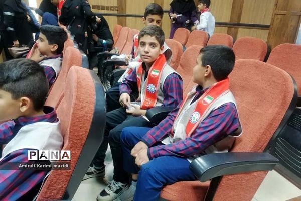 آیین تجلیل از مربیان سازمان دانش‌آموزی ناحیه 3 شیراز