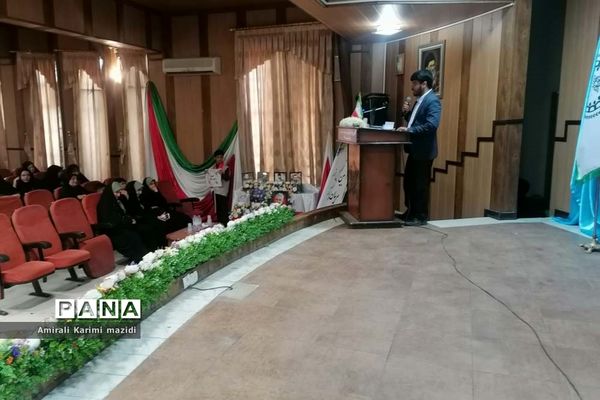 آیین تجلیل از مربیان سازمان دانش‌آموزی ناحیه 3 شیراز