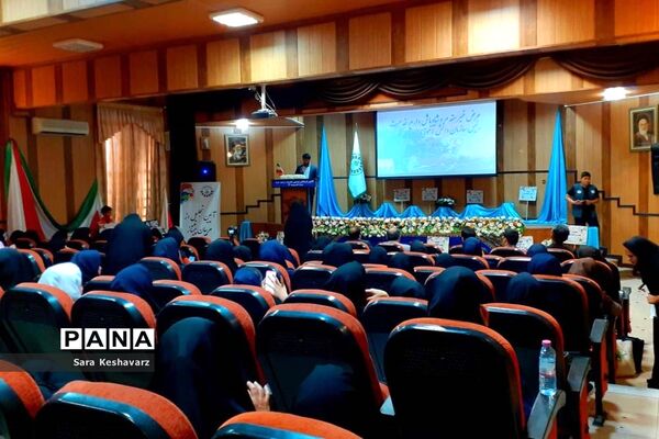 آیین تجلیل از مربیان سازمان دانش‌آموزی ناحیه 3 شیراز