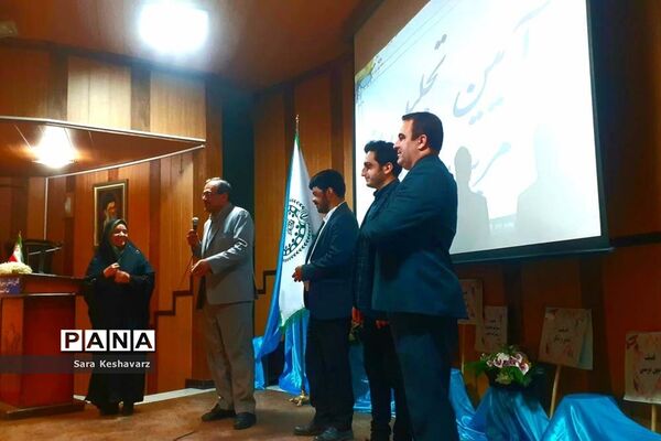 آیین تجلیل از مربیان سازمان دانش‌آموزی ناحیه 3 شیراز