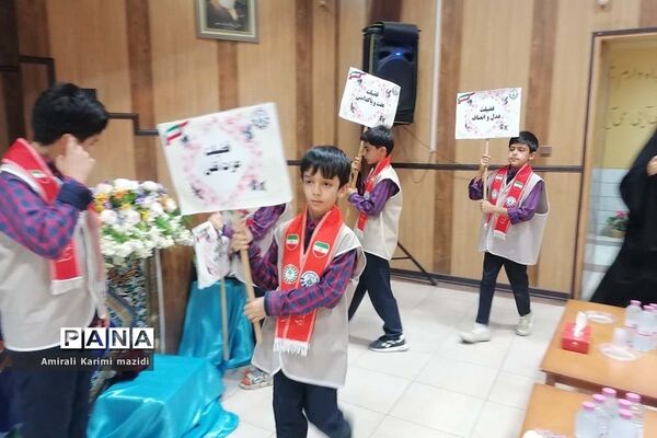 آیین تجلیل از مربیان سازمان دانش‌آموزی ناحیه 3 شیراز