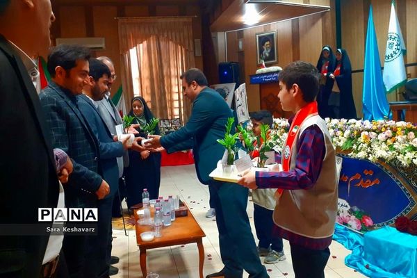 آیین تجلیل از مربیان سازمان دانش‌آموزی ناحیه 3 شیراز