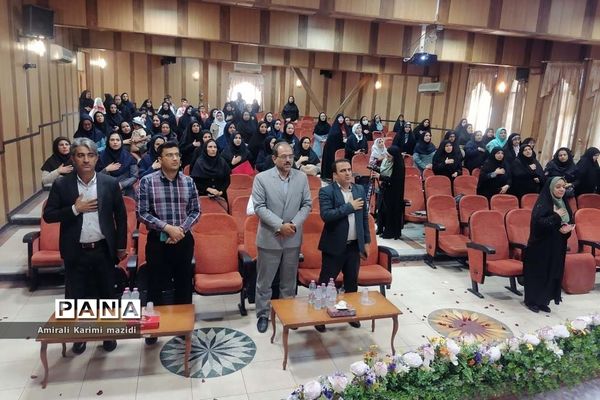 آیین تجلیل از مربیان سازمان دانش‌آموزی ناحیه 3 شیراز