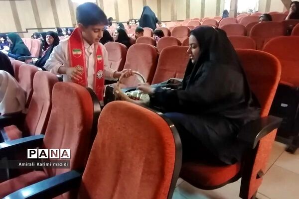 آیین تجلیل از مربیان سازمان دانش‌آموزی ناحیه 3 شیراز