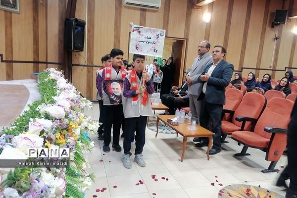 آیین تجلیل از مربیان سازمان دانش‌آموزی ناحیه 3 شیراز