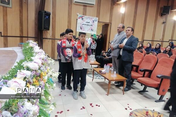 آیین تجلیل از مربیان سازمان دانش‌آموزی ناحیه 3 شیراز