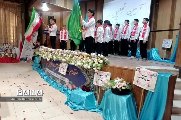 آیین تجلیل از مربیان سازمان دانش‌آموزی ناحیه 3 شیراز