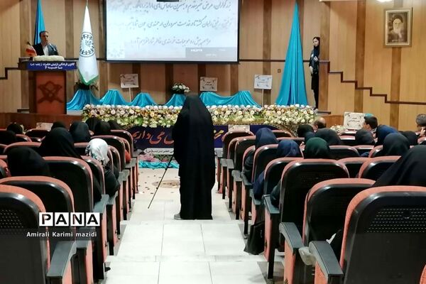 آیین تجلیل از مربیان سازمان دانش‌آموزی ناحیه 3 شیراز