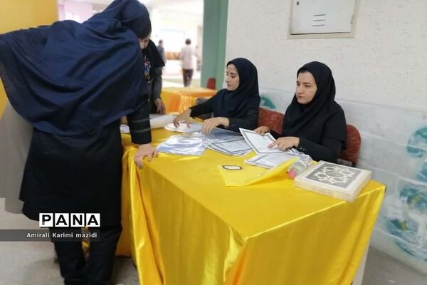 آیین تجلیل از مربیان سازمان دانش‌آموزی ناحیه 3 شیراز