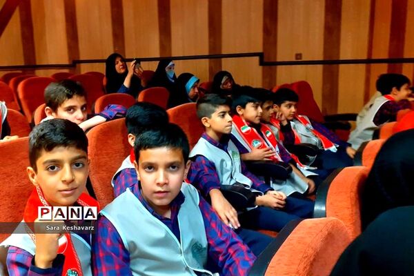 آیین تجلیل از مربیان سازمان دانش‌آموزی ناحیه 3 شیراز