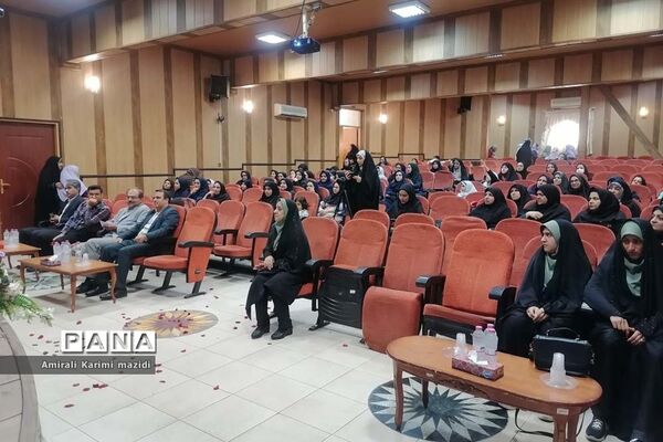 آیین تجلیل از مربیان سازمان دانش‌آموزی ناحیه 3 شیراز