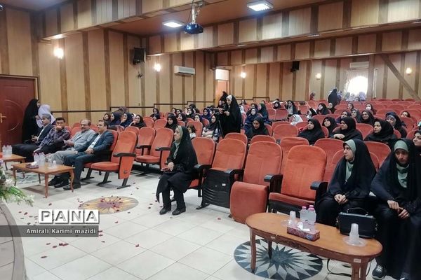 آیین تجلیل از مربیان سازمان دانش‌آموزی ناحیه 3 شیراز