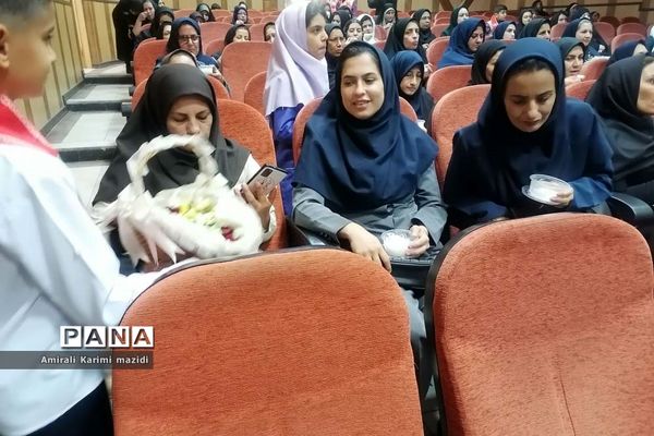 آیین تجلیل از مربیان سازمان دانش‌آموزی ناحیه 3 شیراز