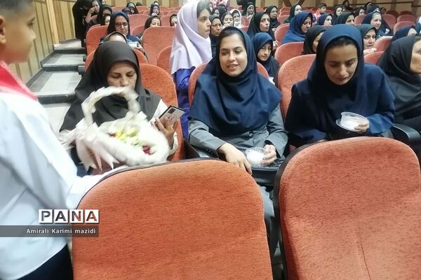 آیین تجلیل از مربیان سازمان دانش‌آموزی ناحیه 3 شیراز