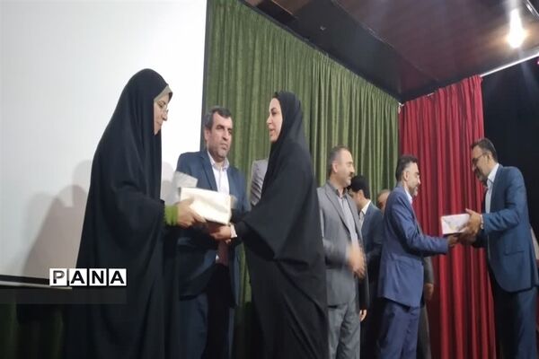 رونمایی از کتاب تجارب زیسته آموزگاران
