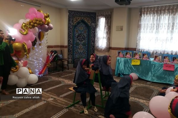 جشن الفبا دانش‌آموزان پایه اول دبستان برکت رودهن در پایان سال تحصیلی