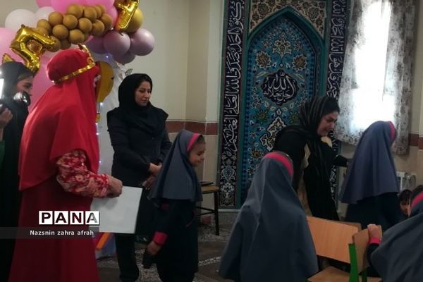 جشن الفبا دانش‌آموزان پایه اول دبستان برکت رودهن در پایان سال تحصیلی