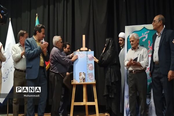 رونمایی از سه جلد کتاب جدید بانوی بافقی