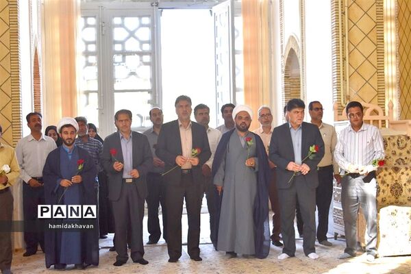 غبارروبی گلزار شهدای شهرستان بهاباد به‌مناسبت هفته جهاد کشاورزی