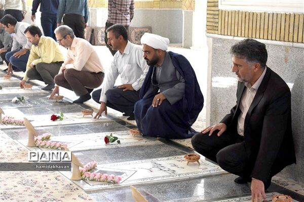 غبارروبی گلزار شهدای شهرستان بهاباد به‌مناسبت هفته جهاد کشاورزی
