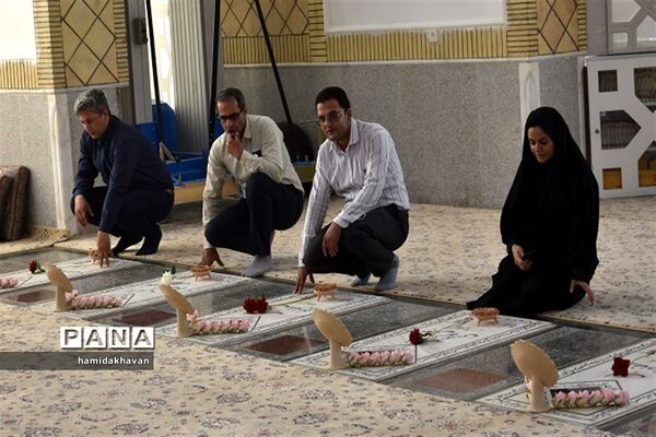 غبارروبی گلزار شهدای شهرستان بهاباد به‌مناسبت هفته جهاد کشاورزی