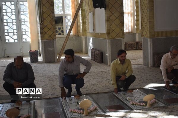 غبارروبی گلزار شهدای شهرستان بهاباد به‌مناسبت هفته جهاد کشاورزی