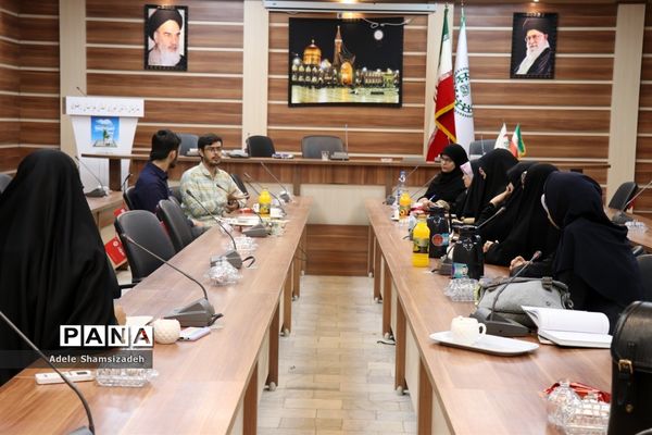 نشست نقد و اصلاح کتب درسی در محل سازمان دانش‌آموزی