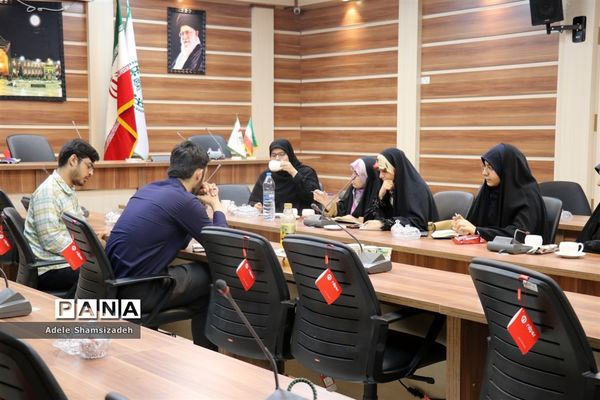 نشست نقد و اصلاح کتب درسی در محل سازمان دانش‌آموزی