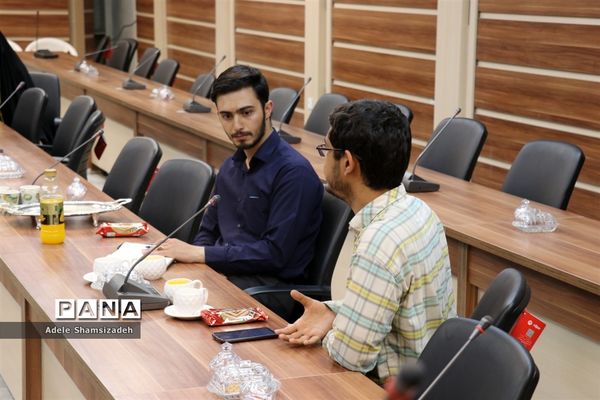 نشست نقد و اصلاح کتب درسی در محل سازمان دانش‌آموزی