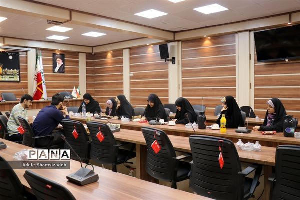 نشست نقد و اصلاح کتب درسی در محل سازمان دانش‌آموزی