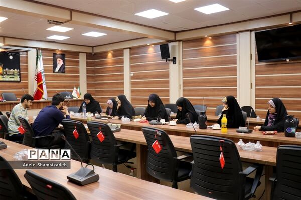 نشست نقد و اصلاح کتب درسی در محل سازمان دانش‌آموزی