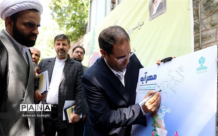 کتاب مجله «مهرآیه»؛ فرصت تربیتی برای افزایش آگاهی و بصیرت دختران دانش‌آموز