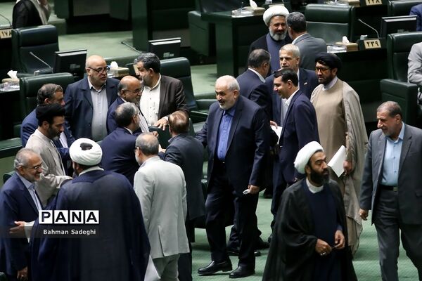 جلسه رای اعتماد وزیر صنعت، معدن و تجارت