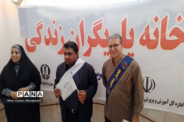 بازدید رئیس اداره پیشگیری در محیط کار ستاد مبارزه با موادمخدر از اولین اتاق نجات دانش‌آموزی کشور