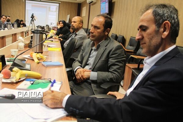 جلسه نقد و تحلیل کتاب «مقدمات پژوهش در آموزش» در بهارستان 2