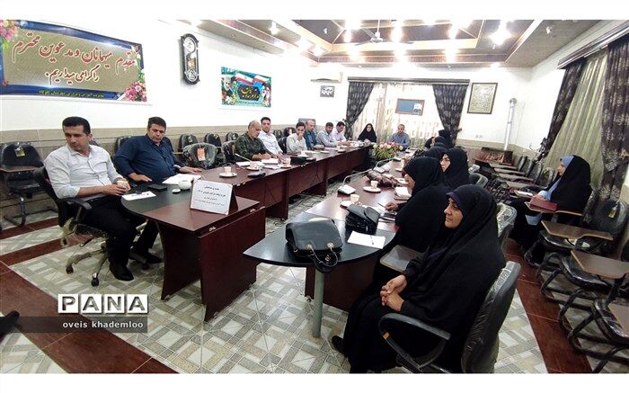 از ظرفیت نخبگان شهرستان در توانمندسازی دانش آموزان استفاده شود