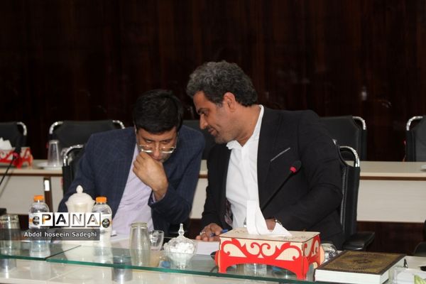 جلسه کارگروه ساماندهی لباس فرم دانش‌آموزان استان بوشهر